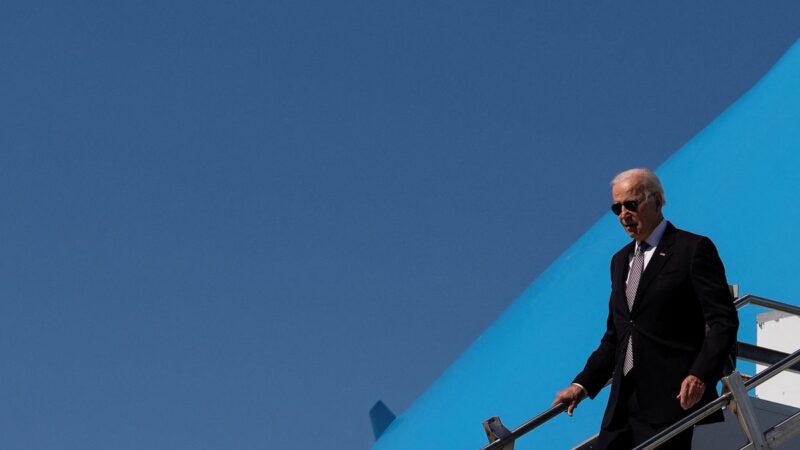 Biden sopesa opciones tras un recorte “decepcionante” de la producción de petróleo de la OPEP
